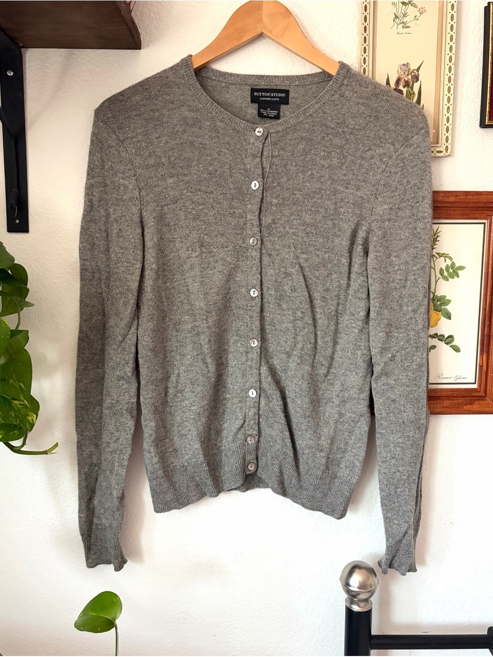 100% Cashmere Women's Gray Button Cardigan Medium - Sutton Studio - flaw
